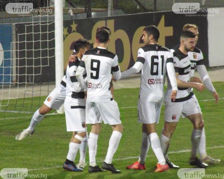 Локомотив търси задължителна победа срещу ЦСКА 1948, за да си осигури среброто