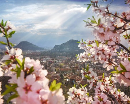 На Разпети петък: Слънчево време и температури до 30 градуса