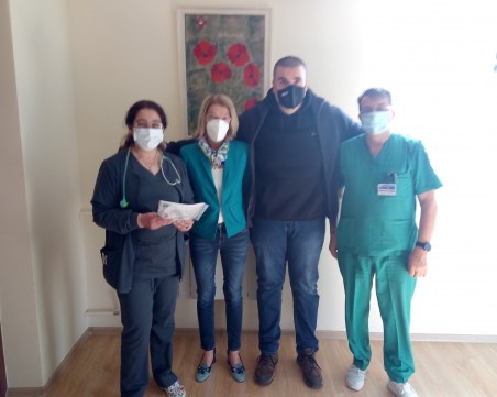 Учител дари 4 хиляди лева на Детска онкохематология към УМБАЛ 