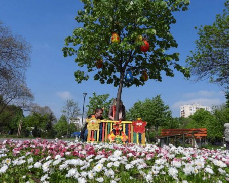 Великденска украса в парк 