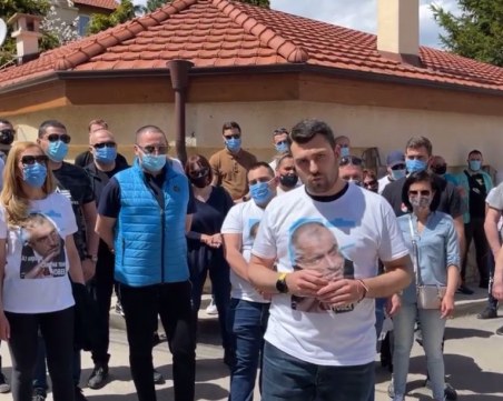 Активисти на ГЕРБ се събраха пред къщата на Борисов в Банкя след слух за нова провокация