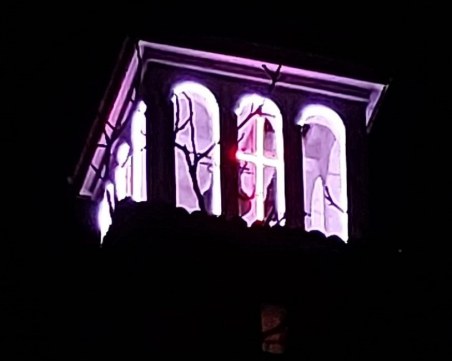 Светна камбанарията на 183-годишната черква в Дедево