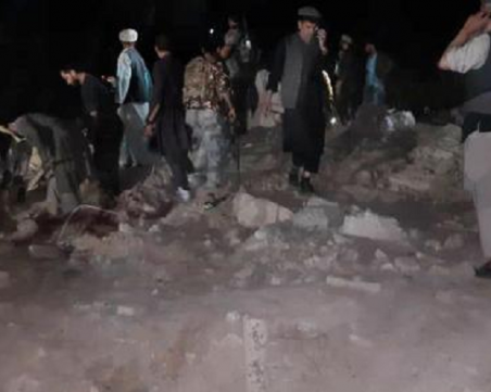 Взрив на кола бомба уби най-малко 30 души в Афганистан