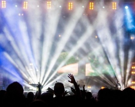 Полиция използва сълзотворен газ, за да разпръсне парти в Брюксел