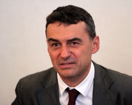 Проф. Петров: Имунитетът след ваксинация е по-добър вариант