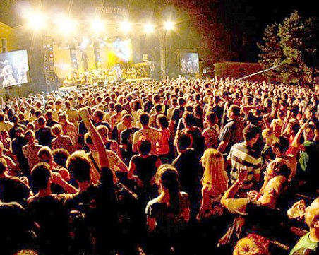 Френската жандармерия прекъсна техно парти с над 400 гости