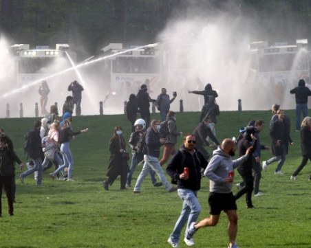 Сблъсъци в Брюксел! Протестиращи си спретнаха незаконно парти, десетки са в ареста