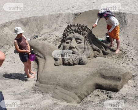 Невероятна пясъчна скулптура на Христос се появи на плажа в Бургас