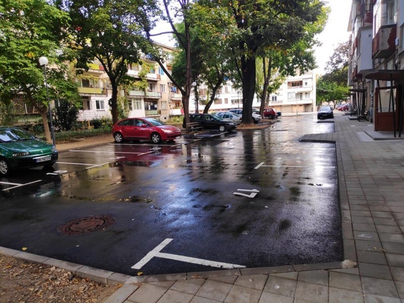 Неравната битка в Пловдив: В пъти повече нови коли, отколкото паркоместа - докога градът ще издържи?