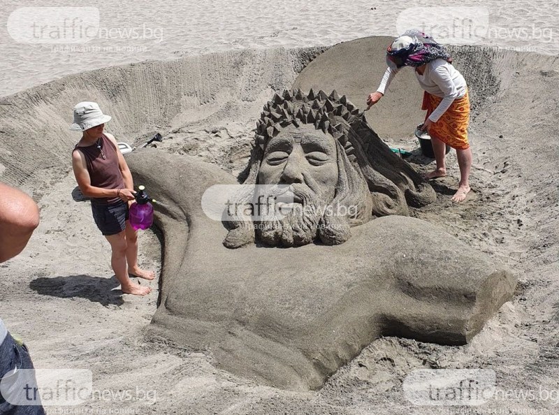 Невероятна пясъчна скулптура на Христос се появи на плажа в Бургас