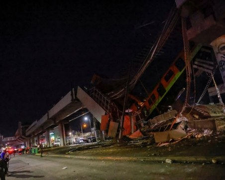 19 са вече загиналите под рухналия надлез в Мексико