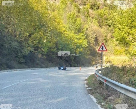 Моторист загина след жесток удар в мантинема на АМ Струма