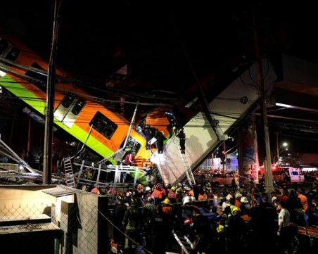 Надлез рухна Мексико Сити, 13 са загинали и 70 ранени