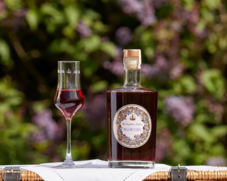 Бъкингамският дворец пуска джин с български трънки