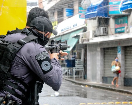 Тийнейджър уби петима души с мачете в детска градина в Бразилия