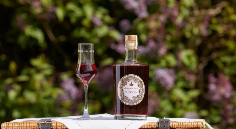 Бъкингамският дворец пуска джин с български трънки