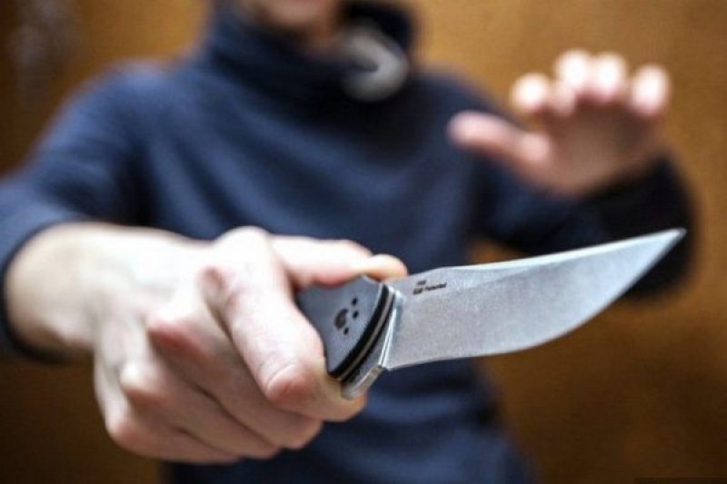 Психичноболен мъж заплаши с нож продавачка в Пазарджик
