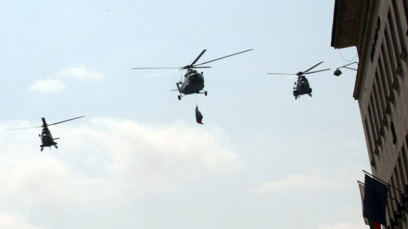 Вертолети и самолети ще прелетят над София, армията с генерална репетиция