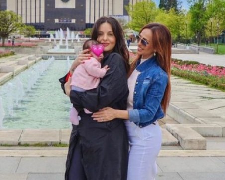 Глория и малката Галина празнува имен ден в София