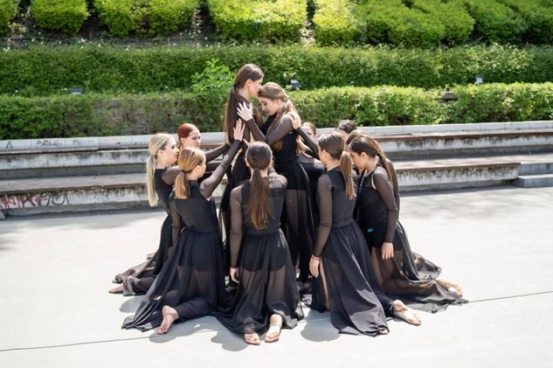 Талантливи момичета събраха погледите с танци в центъра на Пловдив