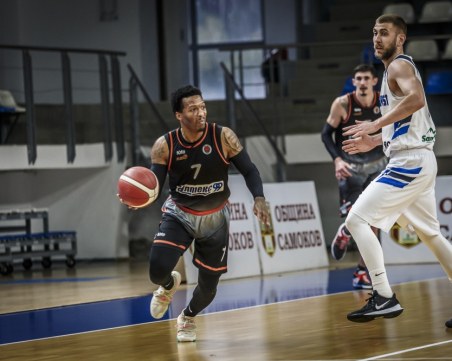 Академик тръгна много добре, но загуби тежко от Рилски спортист във втория полуфинал