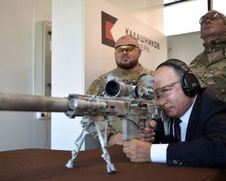 Путин: Руската ваксина е сигурна колкото автомат 