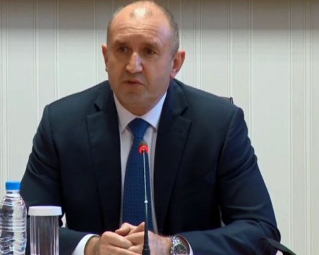 Радев: Трябва да избегнем хаоса, в който влизаме отново от вчера