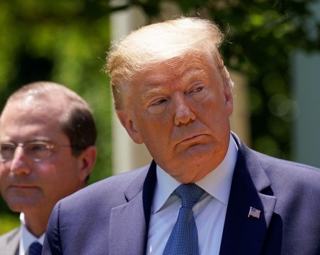 Twitter блокира акаунти, споделящи публикации на Тръмп