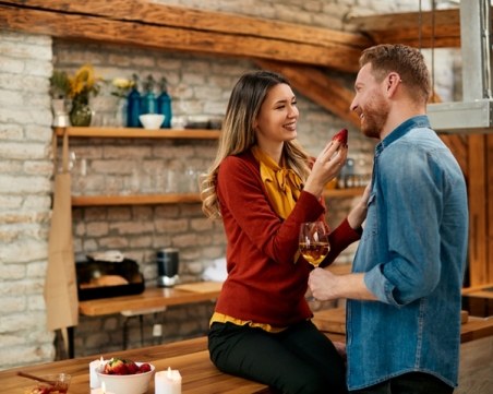 Женски хитрини: 10 начина да го накарате да мисли за вас постоянно