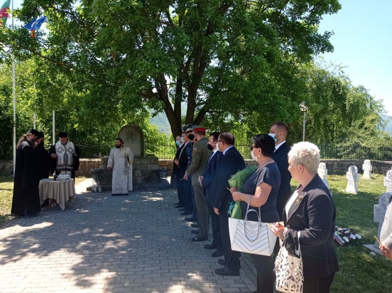 Българи почетоха паметта на загиналите от 11-та пехотна македонска дивизия в Ново село