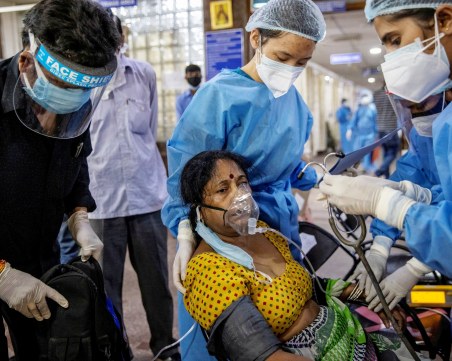 Индия премина 4000 починали за ден от COVID-19