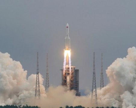 Китайската ракета пада на Земята в 2:30 часа тази нощ