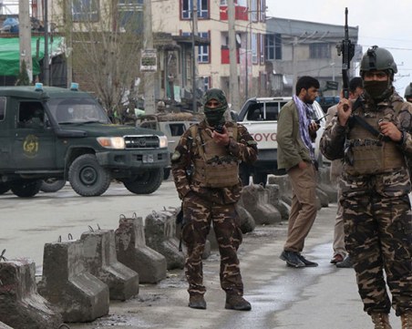 Най-малко 25 убити при бомбен атентат близо до училище в Кабул