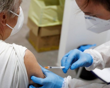 От утре преболедувалите и ваксинираните без вечерен час в Германия