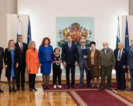 Румен Радев удостои ветерани от Втората световна война с Почетен знак