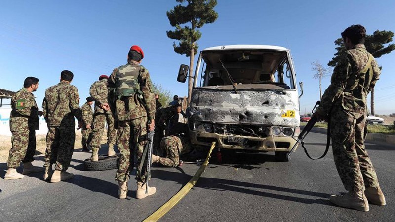 16 души загинаха при експлозия на автобус в Афганистан