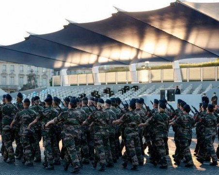 Френски войници предупреждават за гражданска война