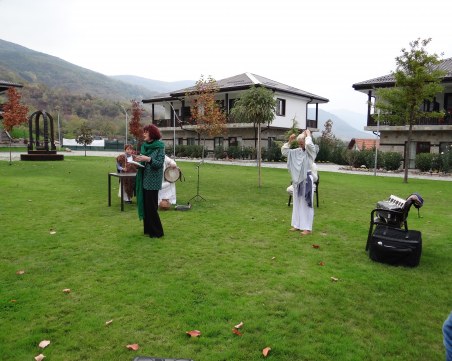 Пътуваща изложба в 3 винарски изби обединява живопис, ритуали и танци