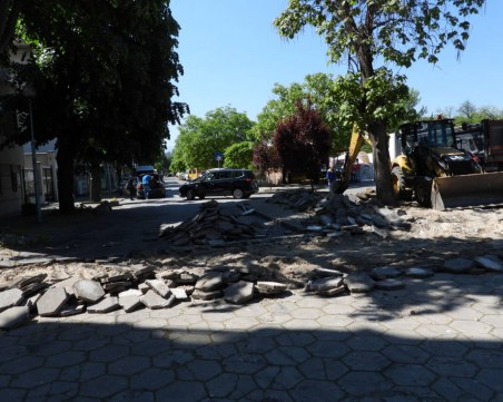 Започна ремонтът на улица 