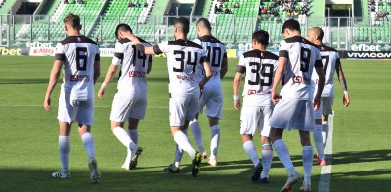 Локомотив приема Берое преди важния мач с ЦСКА-София, ВАР дебютира в Пловдив