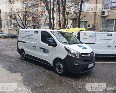 Мобилните екипи ваксинират с втора доза големи предприятия в Пловдив и областта