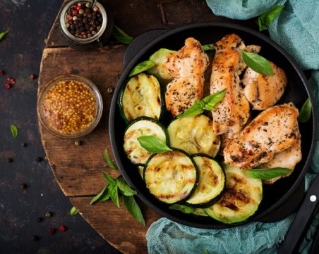 Рецепта на деня: Пиле с тиквички и джинджифил