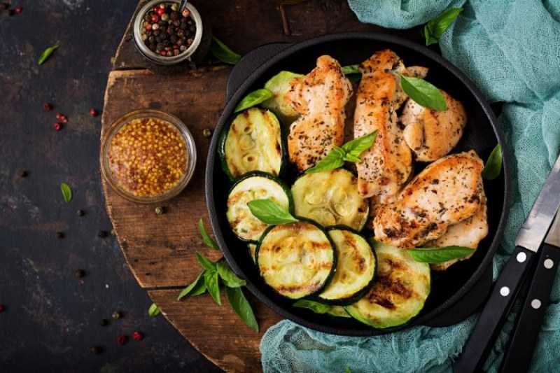 Рецепта на деня: Пиле с тиквички и джинджифил