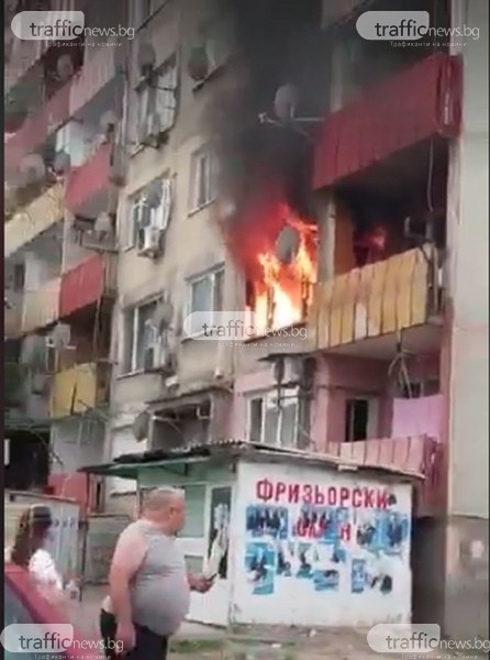 Голям пожар в Столипиново! Апартамент избухна в пламъци, огнеборци и линейки са на място
