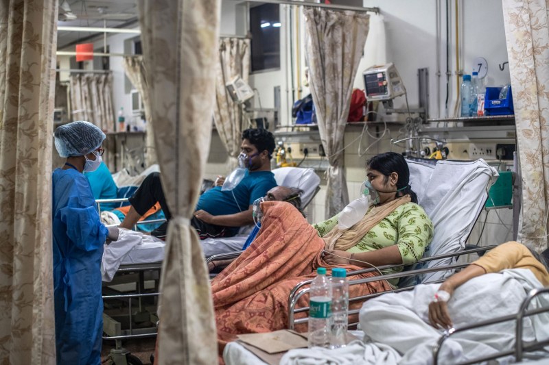 Индия постави нов антирекорд за броя на смъртните случаи от COVID-19 на ден