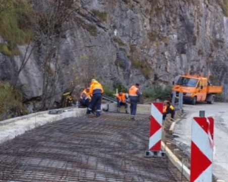 Ограничават движението по пътя Югово - Лъки