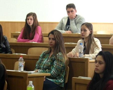 Повечето университети ще имат кандидат-студентски изпити присъствено