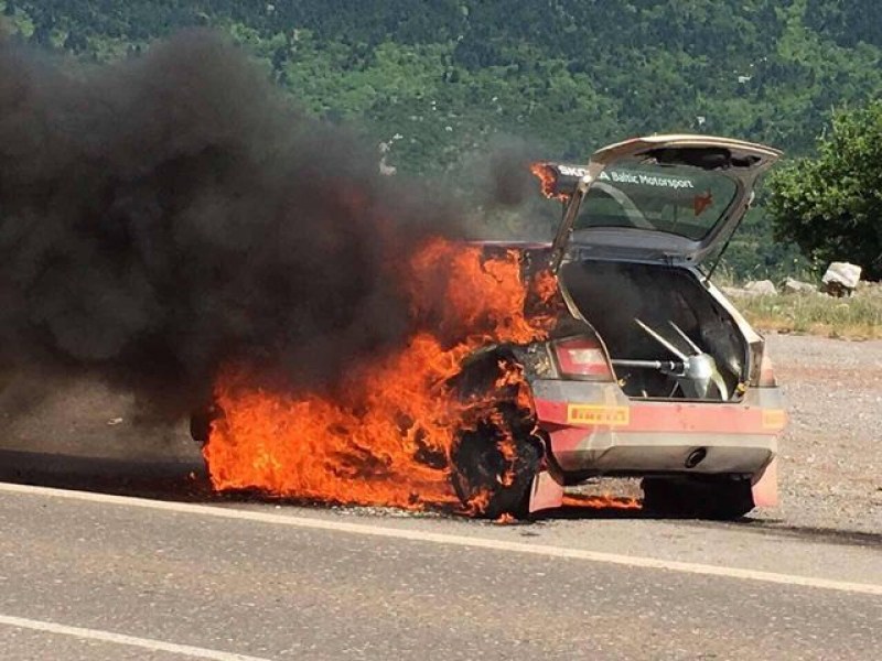 Трагедия: Кола се запали в движение - шофьорът загина, малката му дъщеричка е с тежки изгаряния
