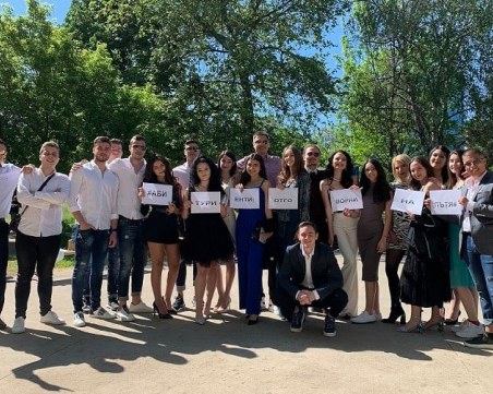 Абитуриенти от Пловдив с призив: Бъдете отговорни на бала!