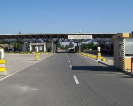 Българите могат  да влизат денонощно в Гърция през 2 ГКПП-та от днес